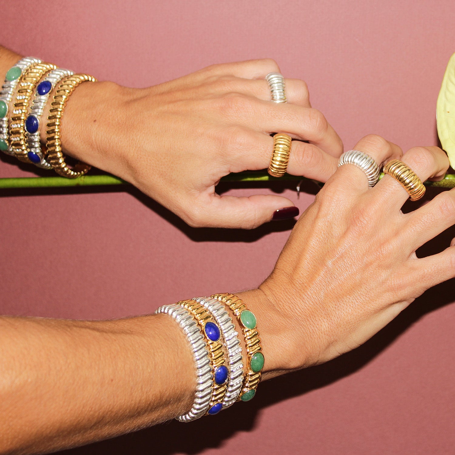 Pulseira Abigail Dourada - Pedras